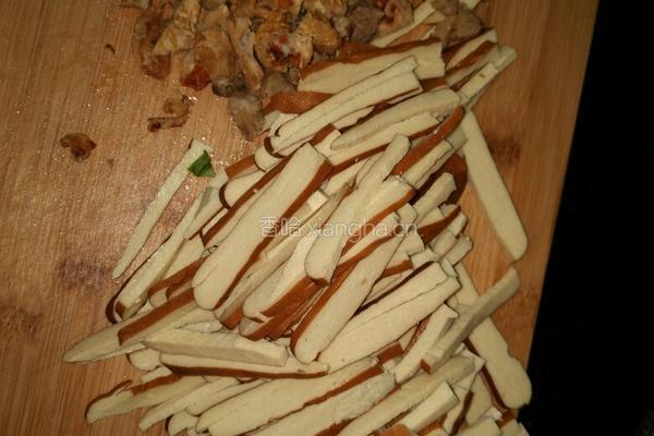 芹菜香干丝的做法图解1
