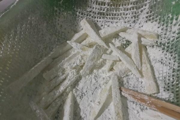 麻辣薯条的做法图解1