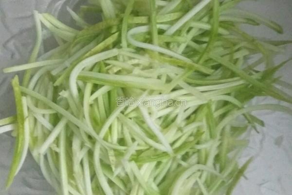 糖醋番茄汁拌西葫芦的做法图解1