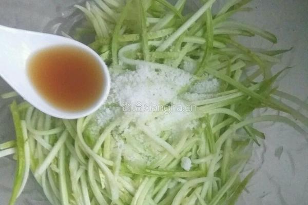 糖醋番茄汁拌西葫芦的做法图解3