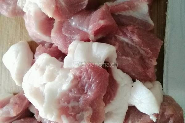 春笋秘制烧肉的做法图解1