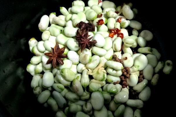 煮五香蚕豆的做法图解4