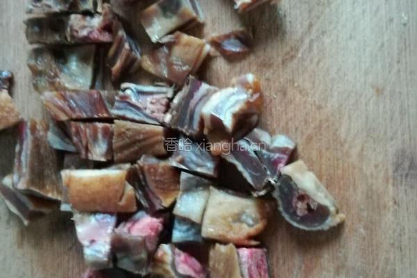 大蒜辣椒炒腊鸭的做法图解2