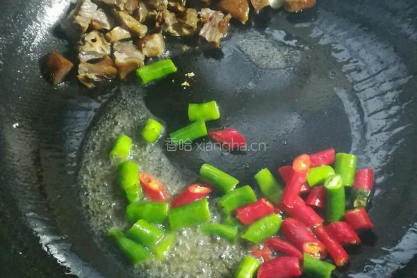大蒜辣椒炒腊鸭的做法图解8