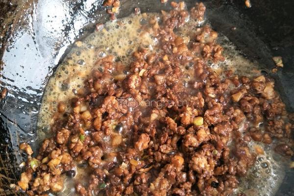 蒜香肉沫土豆片的做法图解3