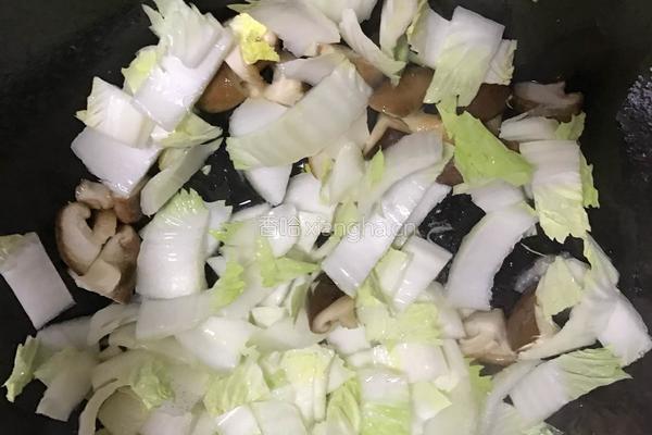 大白菜炒香菇的做法图解4