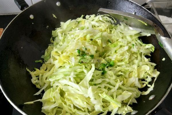蔬菜蛋炒饭的做法图解3