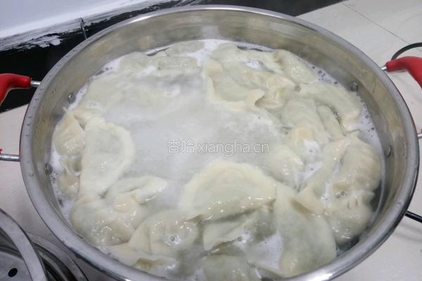 猪肉面条菜馅儿饺子的做法图解4