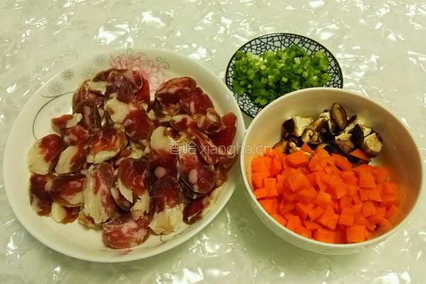 腊肠焖饭的做法图解2