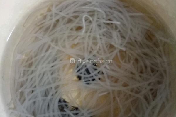 白菜炒粉调的做法图解4