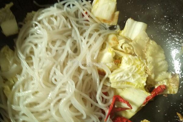 白菜炒粉调的做法图解7