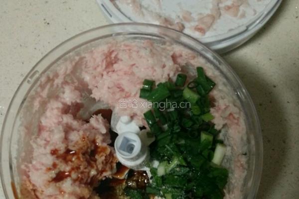 鲜肉虾仁馄饨的做法图解2