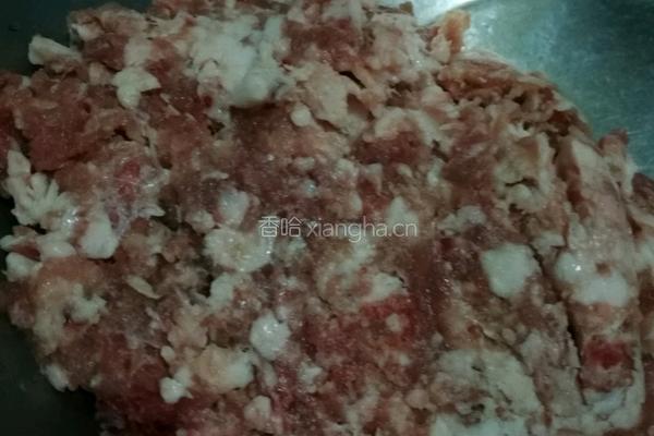 牛肉香芹饺子的做法图解2