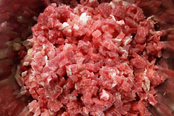 猪肉白菜馅水饺的做法图解2