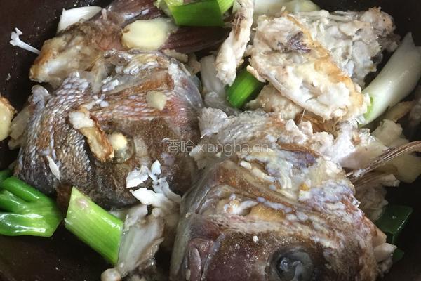 鯛鱼头汤的做法图解3