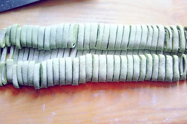 菠菜面条的做法图解11
