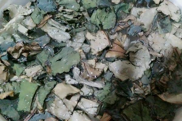 荷叶小米粥的做法图解1