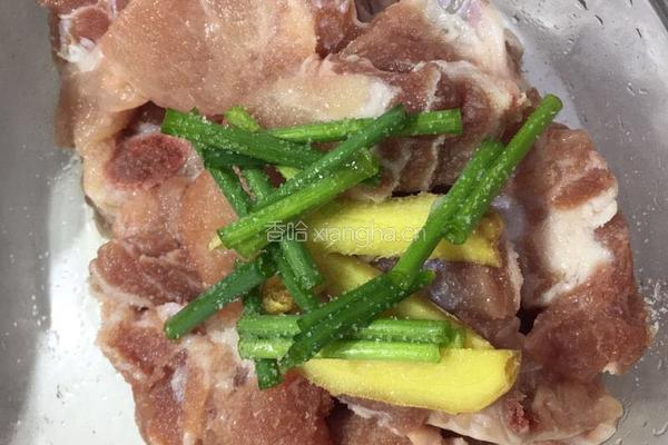 糖醋排骨土豆的做法图解2