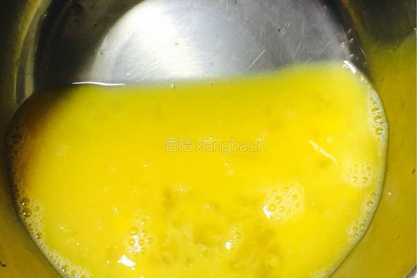 腊肠炒蛋的做法图解2