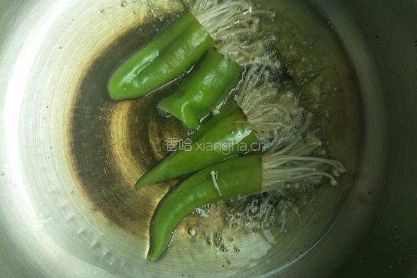 油焖尖椒金针菇的做法图解4