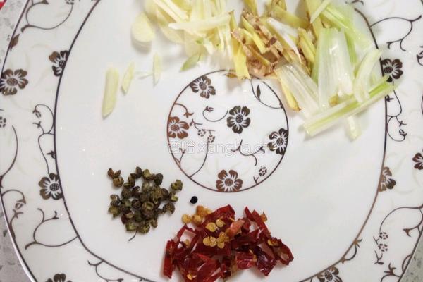 牛肉配豌豆的做法图解1