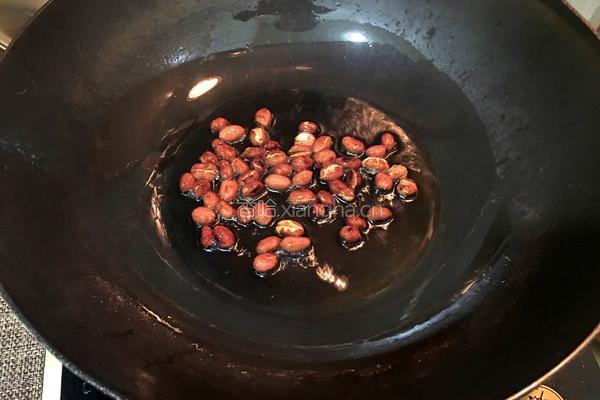 凉拌菠菜花生米的做法图解2