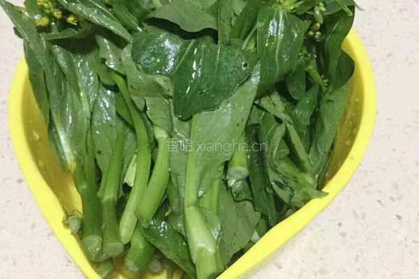 素炒菜花的做法图解1