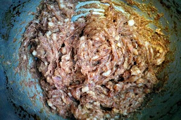莲菜猪肉饺子馅的做法图解5