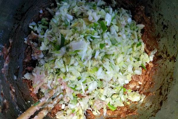 莲菜猪肉饺子馅的做法图解6