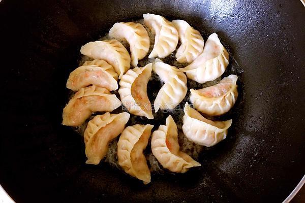 抱蛋煎饺的做法图解7