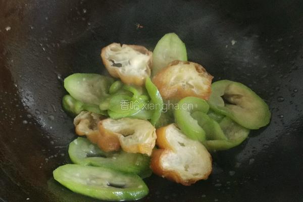 老油条戏嫩丝瓜的做法图解9