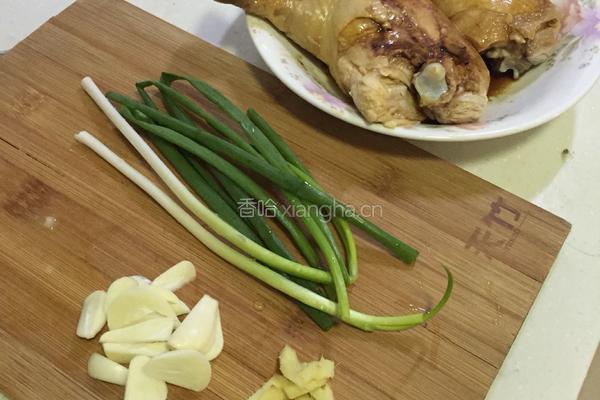 电饭锅焗鸡腿的做法图解3