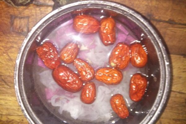 紫薯银耳汤的做法图解3