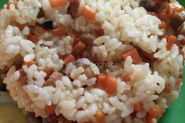 胡萝卜肉丁饭的做法图解1