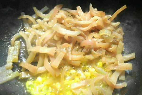 黄豆芽炒肉皮的做法图解4