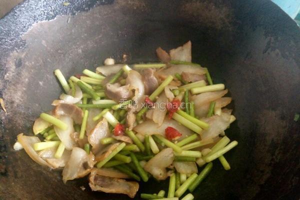 蒜苔炒腊肉的做法图解7