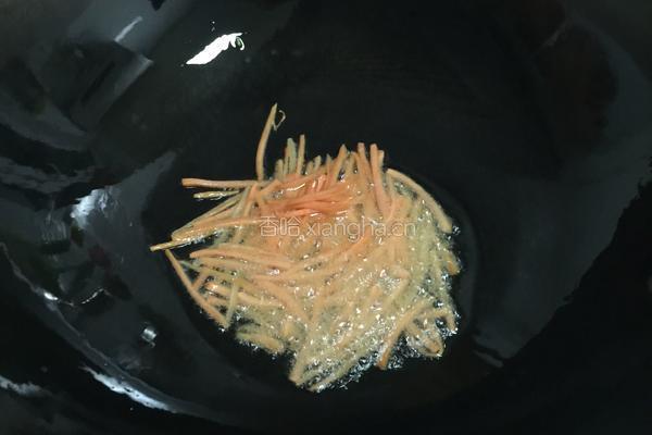 土豆丝炒韭菜的做法图解2