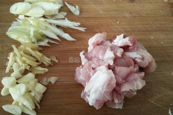 菜花炒肉的做法图解2