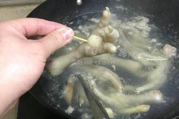 凉拌凤爪的做法图解3