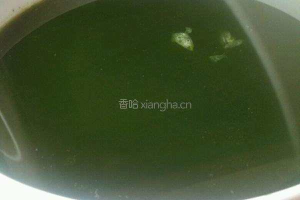 菠菜汁鸡蛋饼的做法图解1
