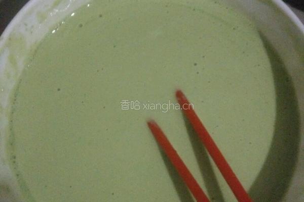 菠菜汁鸡蛋饼的做法图解3