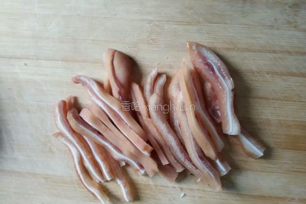 猪耳拌黄瓜的做法图解1