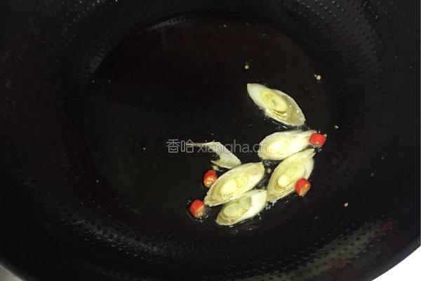 娃娃菜炒木耳的做法图解2