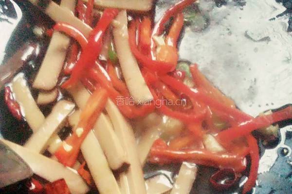 茼蒿杆炒香干的做法图解7