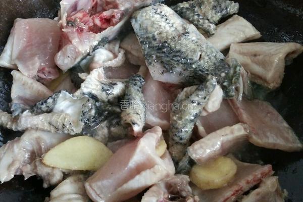 财鱼豆腐枸杞汤的做法图解5