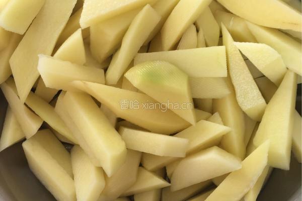 干煸土豆条的做法图解1