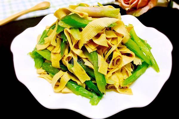 西芹炒千张的做法图解15