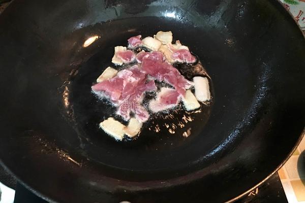 贡菜炒肉的做法图解3