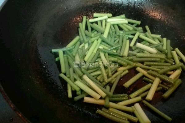 蒜苔炒鸡心的做法图解7