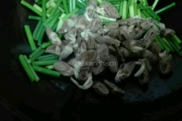 蒜苔炒鸡心的做法图解8